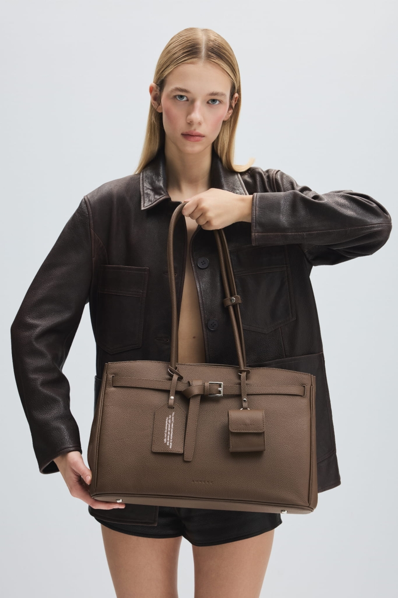 It Girl in Los Angeles Miluo